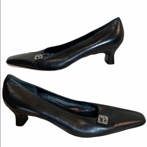 Ferragamo sz9B black leather pointed toe pump
